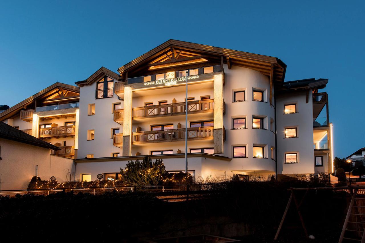 Hotel Bergblick 4 Sterne Superior Fiss Bagian luar foto